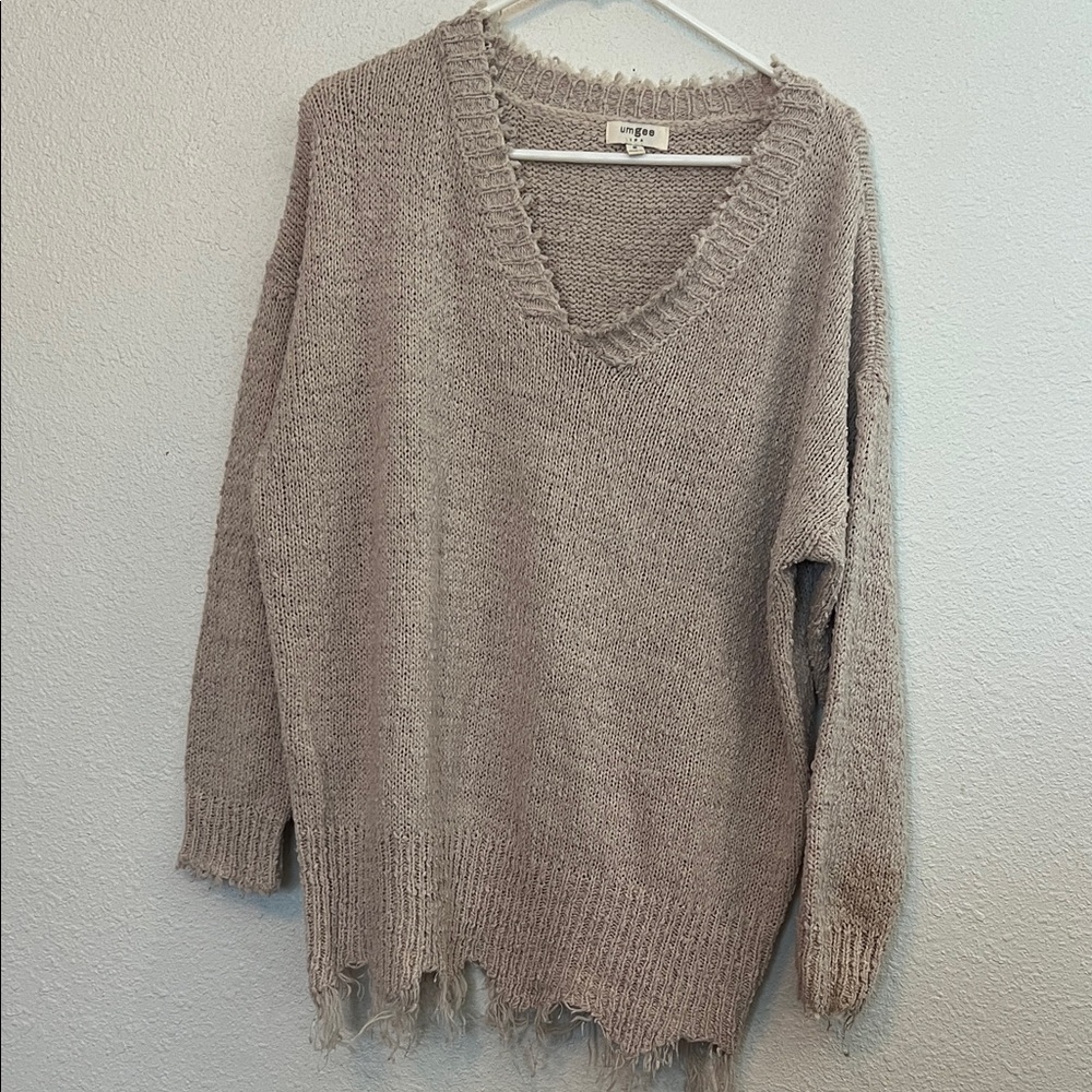 Umgee Cream Frayed v-neck oversize sweater size m